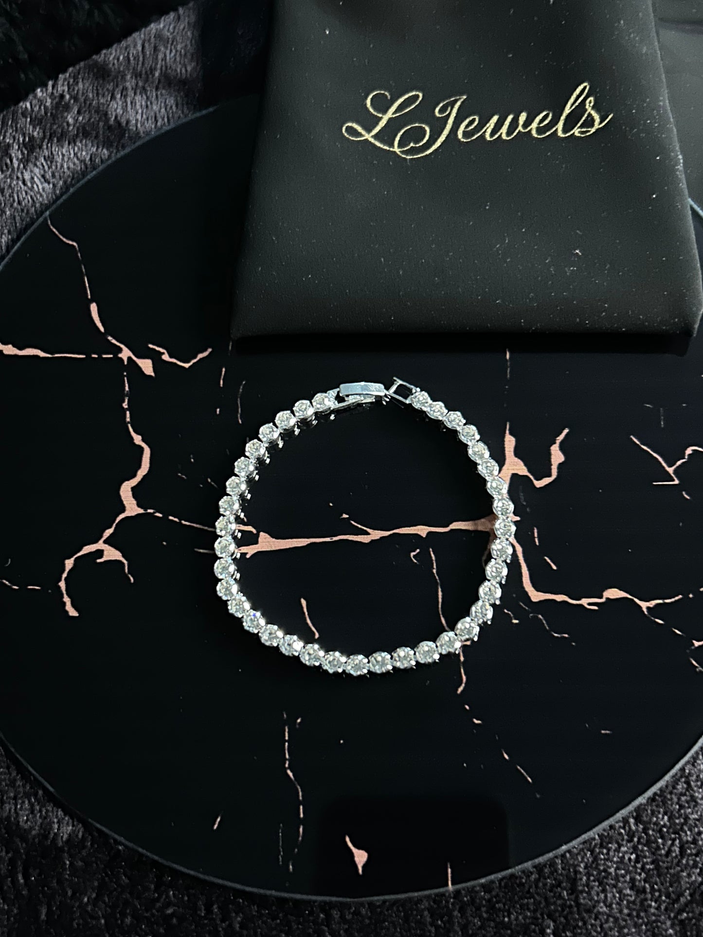 Round diamond bracelet